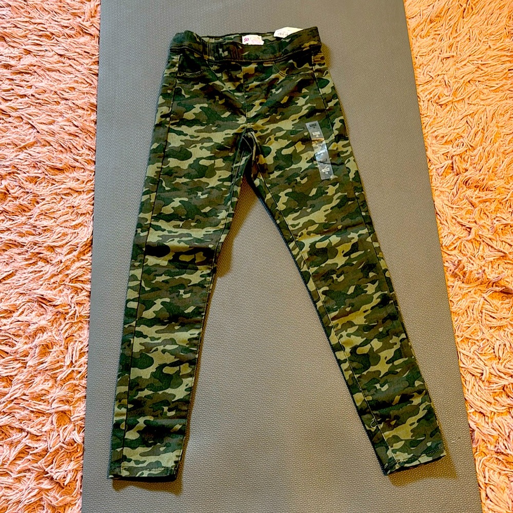 Girls New size 12 camo Jeggings